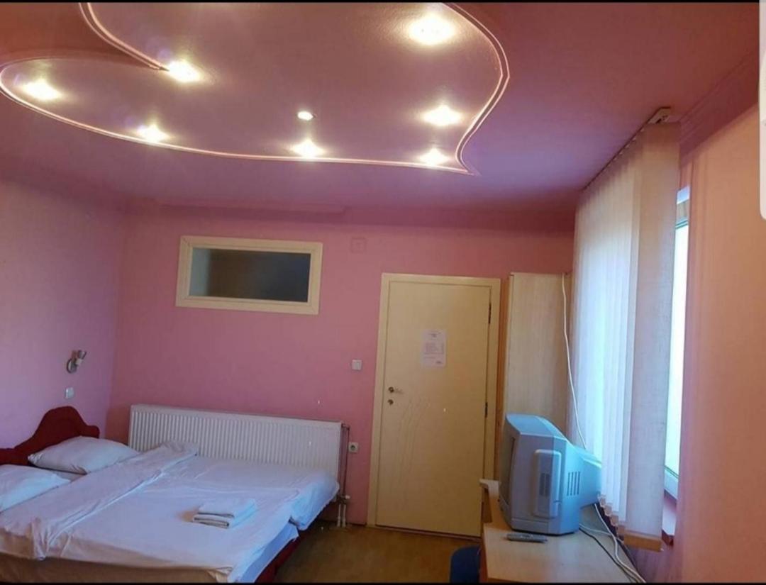 Hotel Viktorija Nova Kanjiža Esterno foto